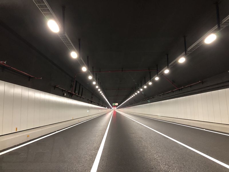 6.7公里長(zhǎng)海底隧道中的LED反射式隧道燈