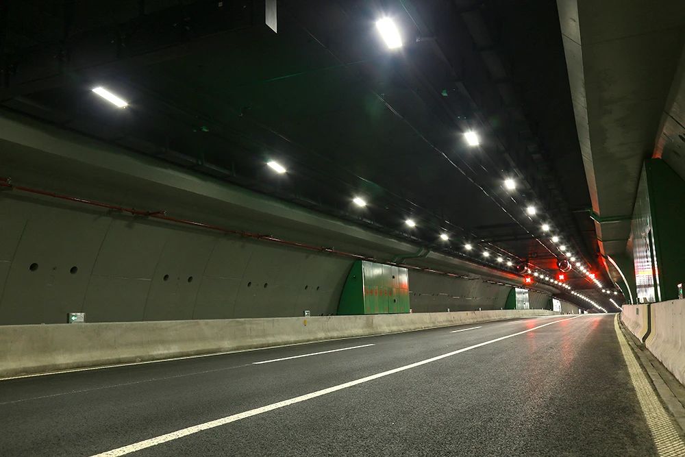 點亮,上海,東西大通道,全國至少,2500條隧道,跟閔行,這家企業,相關